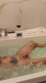 Hairy Muscle Stud: Luxury Jacuzzi Strip & Raw Jerk off - 4K Bodybuilder Solo