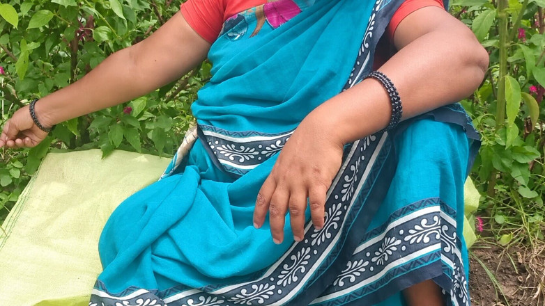 Priyanka314: Mătușă indiană din satul cu curul mare sex în aer liber