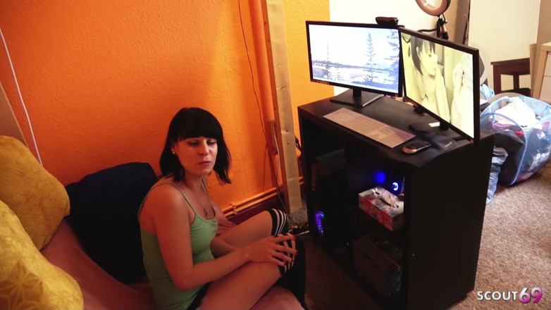 Scout69: La sorellastra tedesca maria saint sorpresa a guardare porno e...