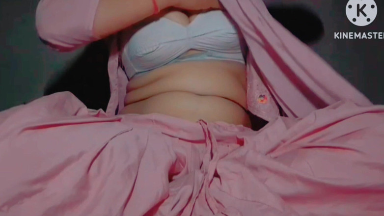 TricolorMusic3: Mooi heet Punjabi heet sexy meisje dat haar borsten vasthoudt...