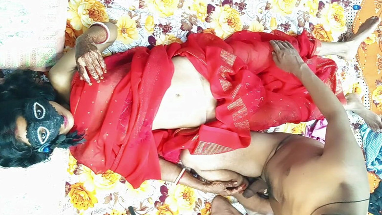 DesiFucker2130: Desi vesnice Devar Bhabhi šukání s vibrátorem