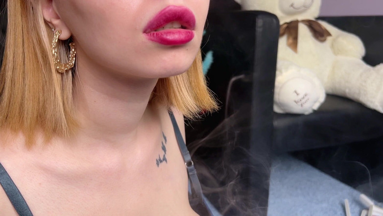 Eva Deva: Röker fetisch.i rök, gillar du det