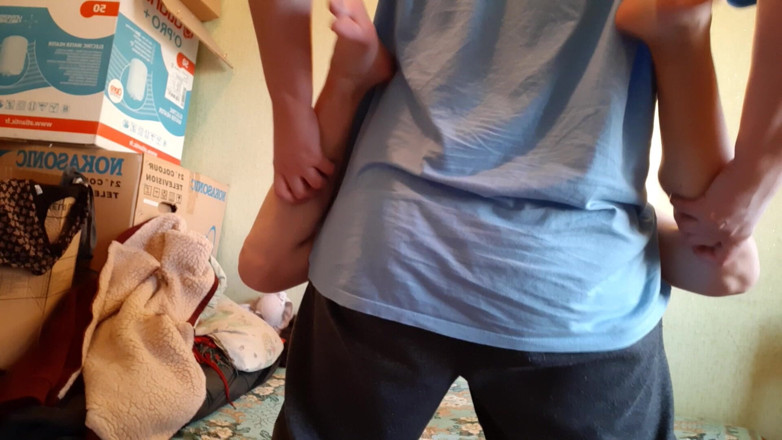 Lesbian-candys: Ho messo uno strap-on sotto i pantaloni e ho scopato...