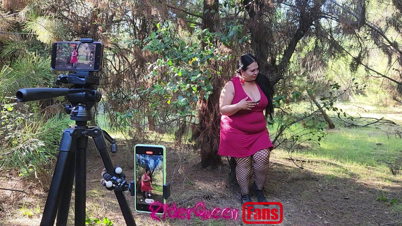 Riderqueen BBW Step Mom Latina Ebony: Riderqueen आउटडोर: आउटडोर प्रशंसकों के लिए वीडियो