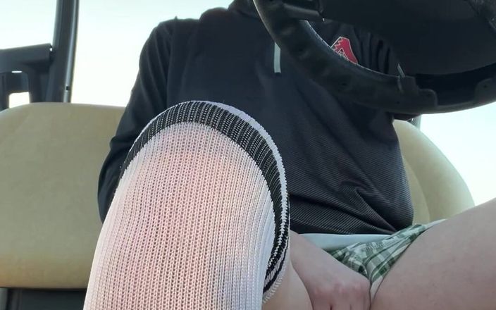 Kapri Sun: Transgirl külotsuz golf oynuyor