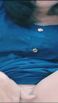 Orta yaşlı seksi kadın büyük zenci yarağına en iyi şekilde tapıyor
