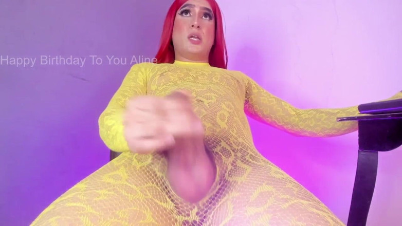 Aline Costa: Shemale colombiana enorme com pau branco ejaculando - Aniversário de Aline 17...