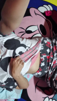 สาวโคลอมเบียสาวน้อยคนนี้ดูดน้ำนมทุกหยดสุดท้าย
