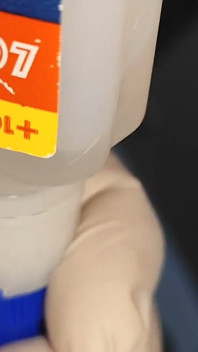 Em um escritório de médico eu aplico cola quente no meu pau