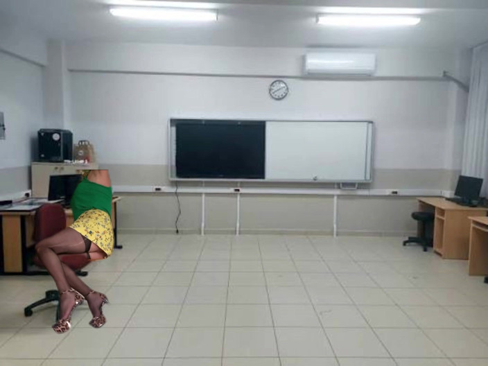 cd_aysemmm: I Can't Focus on the Lesson My Teacher Is Very...