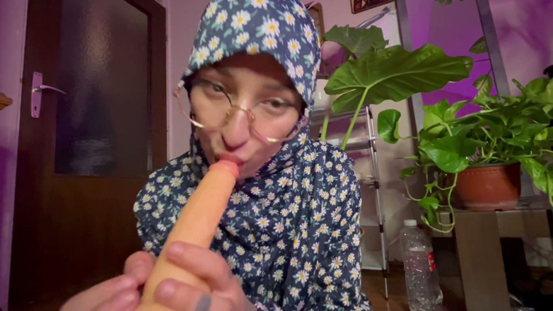 lanalovacutie: Blowjob in Hijab JOI