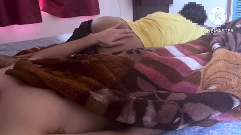 Desi__Panda: Follada gay india en media noche por compañero de cuarto