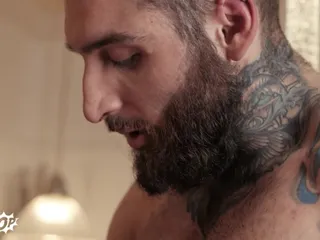Theo Brady en zijn maatje hebben zo veel verdampen, ze zetten de rookmelder af!