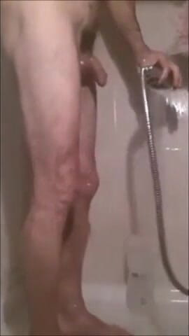 Charlotin: Homem gay toma banho