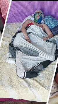 Sensuell Massage Av Ett Hett Par Med Olja På Kroppen. Förspel I Sovrummet Med Ett Amatörpar.