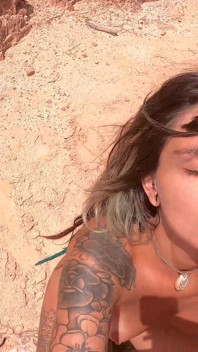 Pasangan muda ngentot di pantai bugil