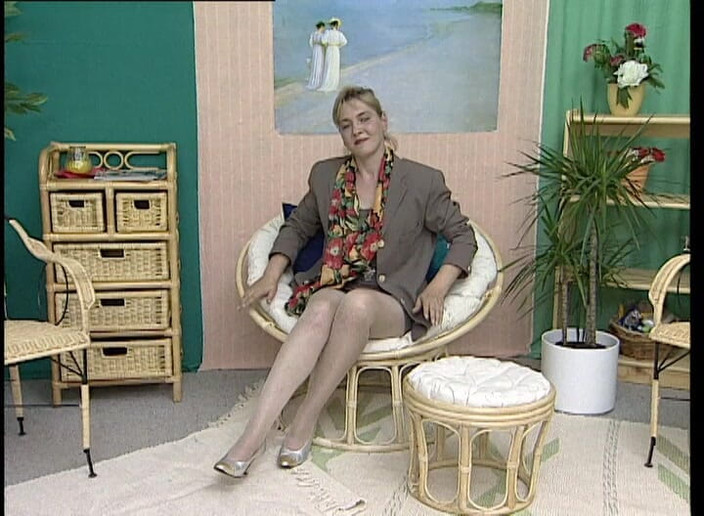 YOUR FIRST PORN: La matura caroline ama la figa ben curata