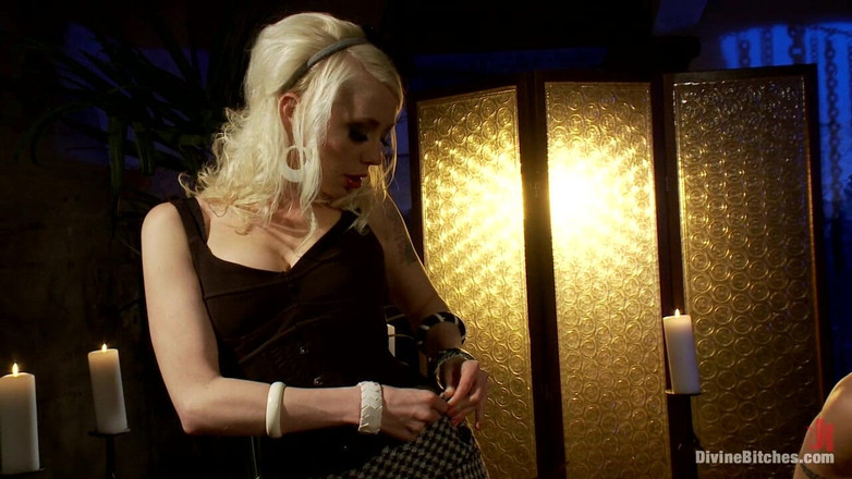 Divine Bitches by Kink: Das ultimative schwanznecken