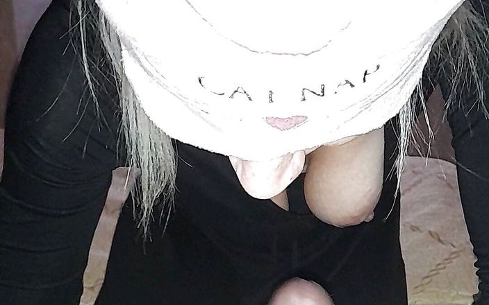 Audrey: Öffne den Mund für einen fremden im privaten Raum