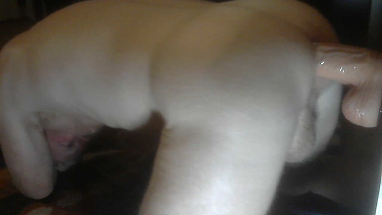 RobertLacrosse: मेरी गांड में बड़ा डिल्डो जोर दे रहा है