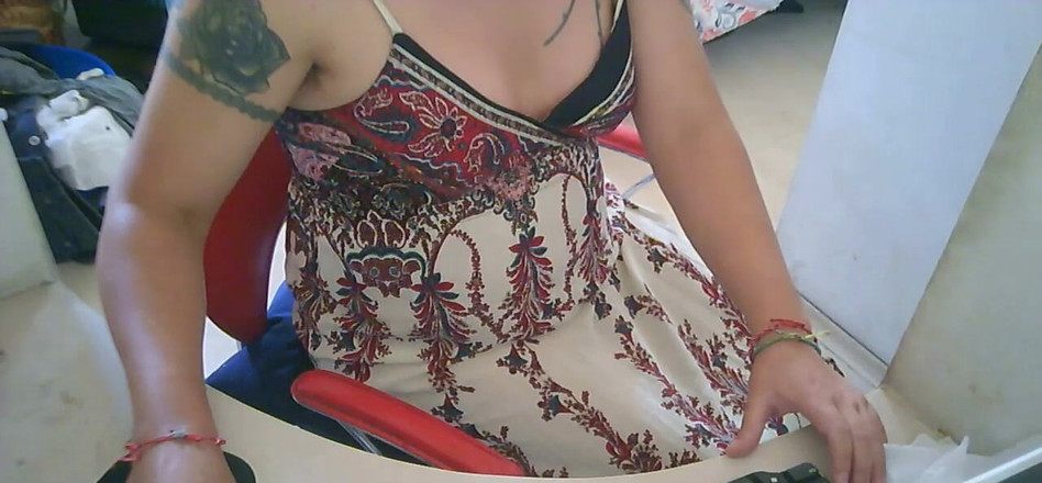 Nikki Montero: Nikki Montero draagt een prachtige jurk