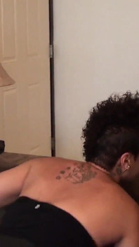 Ébano Skin Heaven folla y chupa polla negra para una escena amateur