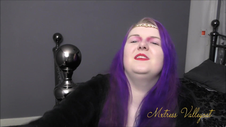 Mxtress Valleycat: Taunting you with my demonic nails