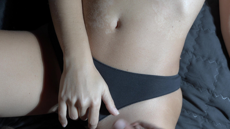 Jay_kate: Ele Goza Na Minha Calcinha E Eu Continuo Me Masturbando...