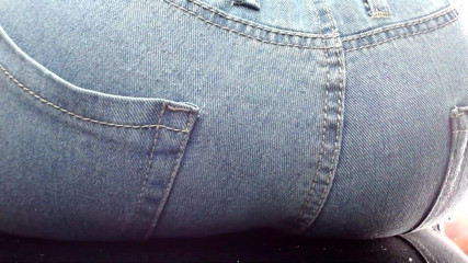 Maeling: Pisoteada em jeans e bunda