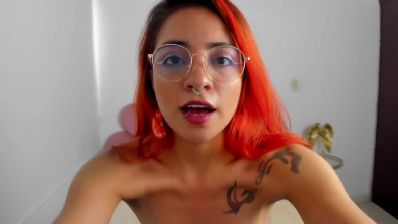 Yue Darko: Gadis Dengan Rambut Berwarna Melancap Sangat Panas Pada Kamera P4