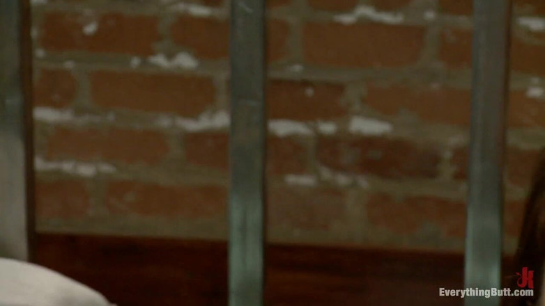 Everything Butt by Kink: Trừng phạt với các đối tượng được chèn