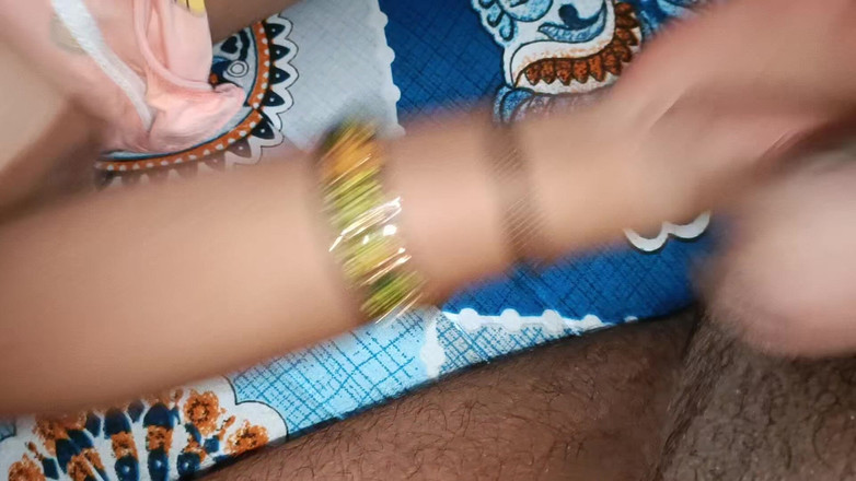 Catchybusty: Desi ncr bhabhi veut que je baise très fort en...