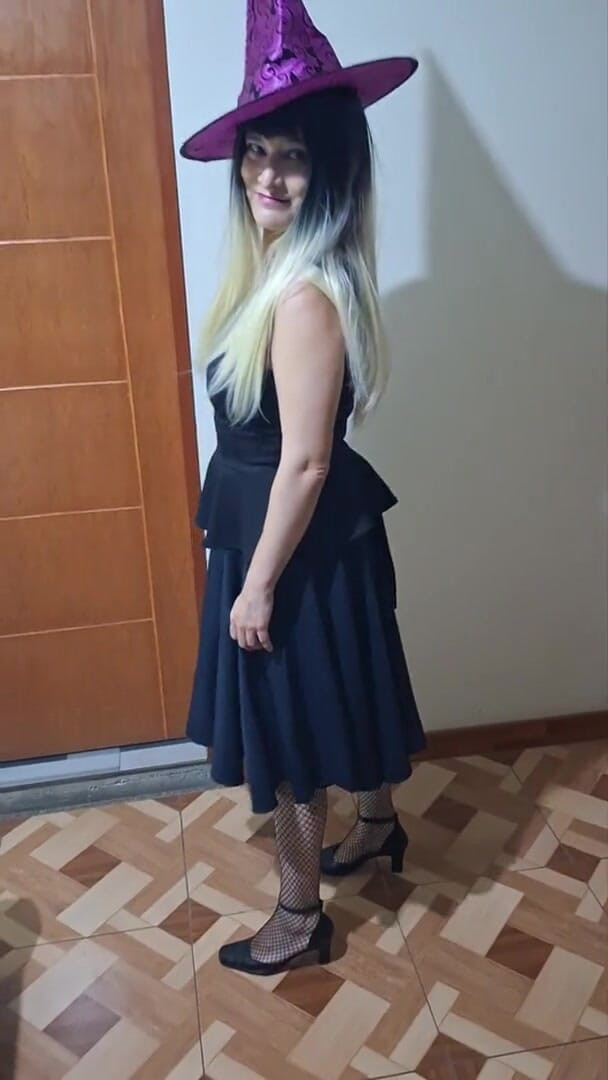 Agnes Swallow: Mica vrăjitoare s-a pișat și și-a lins pișatul