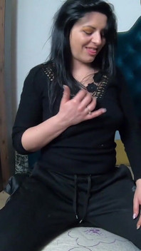 Milfycalla - masturbiert, arsch spielen und schmutzig reden, während sie sortswear trägt 253