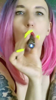 Quý cô angela đóng vaping môi tôn sùng