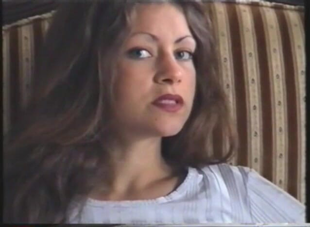 Foot Girls: Genç kız ayaklarını yalatıyor