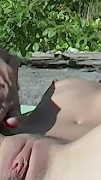 Kongkek dildo di luar untuk blonde