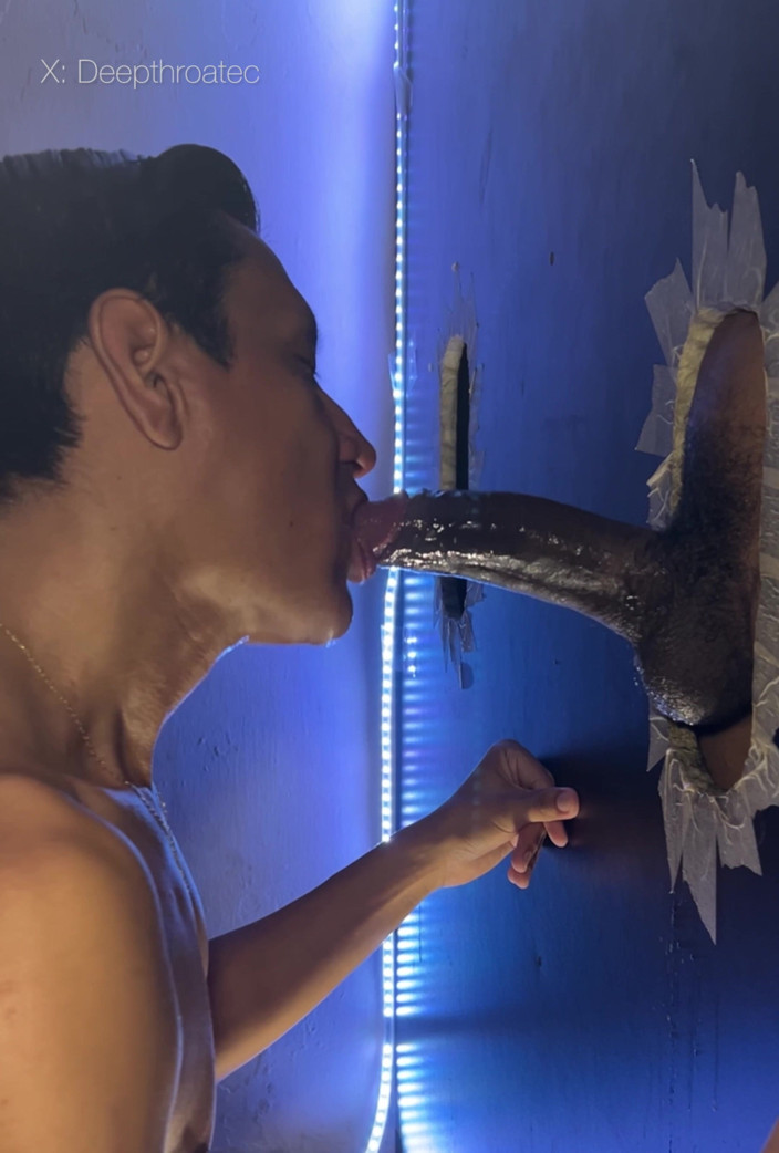 deepthroatec: Viciada Em Chupar Paus De Estranhos
