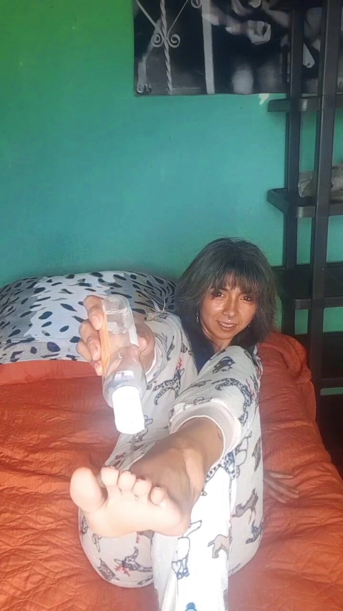 Casia Castro: Shine, ноги змащені маслом і дражнити asmr