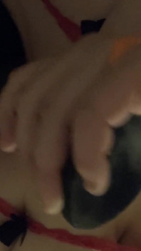 Meine großen möpse quetschen, lutscht meinen dildo-zauberstab-orgasmus