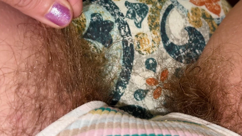 Cuteblonde666: Super tlustá a dlouhá plussy chlupatá detailní