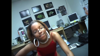 BLOW-ME: Lesbijskie przyjaciółki liżą dużego penisa