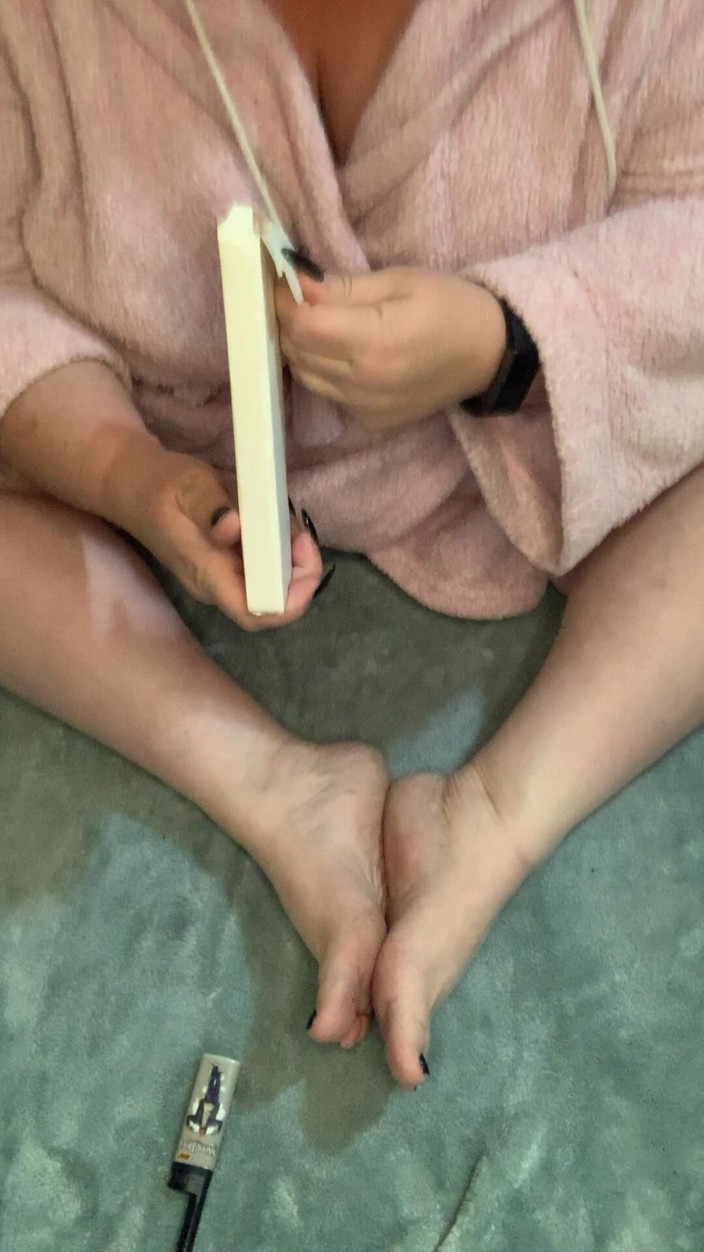 BlancaGirlBBW: Wosk moje stopy