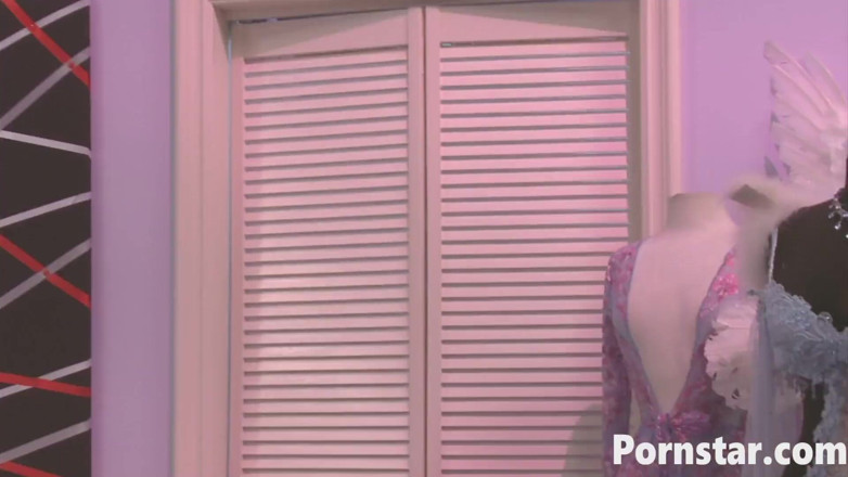Pornstars: Sienna West с большими сиськами трахается и жестко трахается