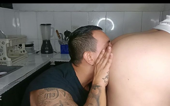 DimitryOfficial: Öppnar röv och suger vagina av min knubbiga älskare