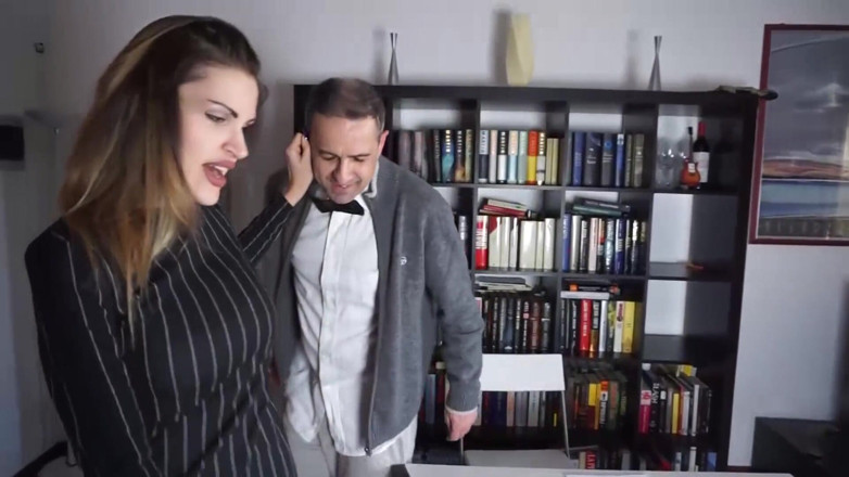 Lady Mesmeratrix Official: Краля фемдом карає свого раба в офісі