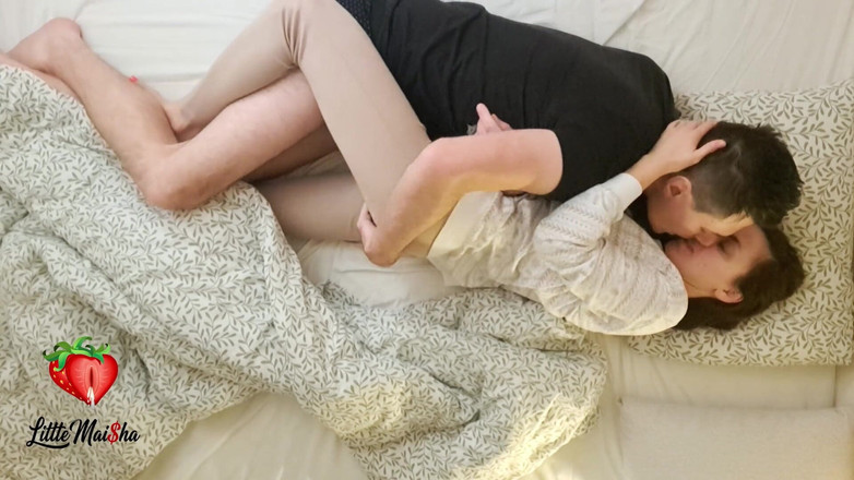 LittleMaisha: Malá Maisha Se Probudí Kvůli Tvrdému Penisu