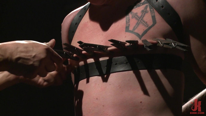 Kink Men Classics: ゼイン・アンダース:ストレートな南部の少年が激しい殴打とお尻ファックに耐える