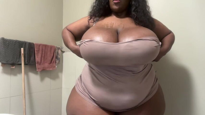 Legendary Booty Overdose: Negresă SSBBW constipată gemete și fetiș cu pișat 60