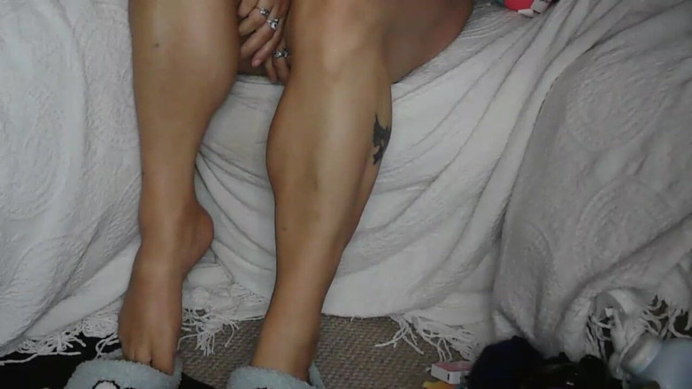 RedIvy420: Slipper Dangle Tease & Thick Calves Worship with Kepi Carter Watch...